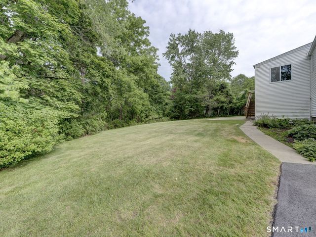 390 Ballfall Road, Middletown, CT 06457