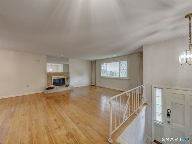 390 Ballfall Road, Middletown, CT 06457