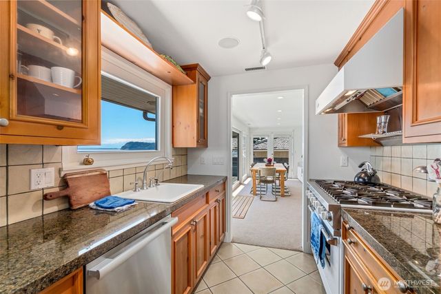 2556 Sunlight Beach Road, Clinton, WA 98236