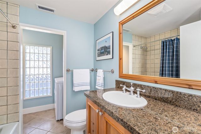 2556 Sunlight Beach Road, Clinton, WA 98236