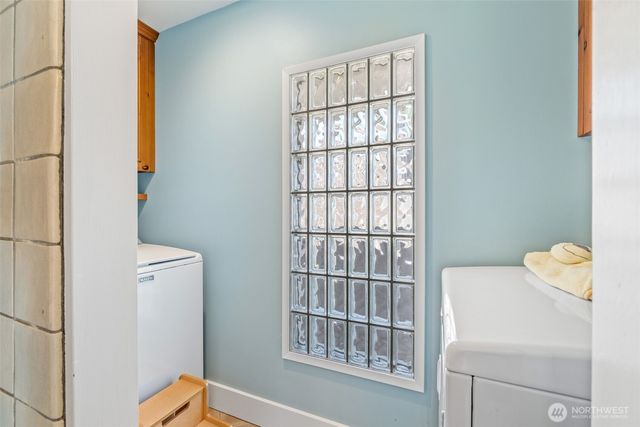 2556 Sunlight Beach Road, Clinton, WA 98236