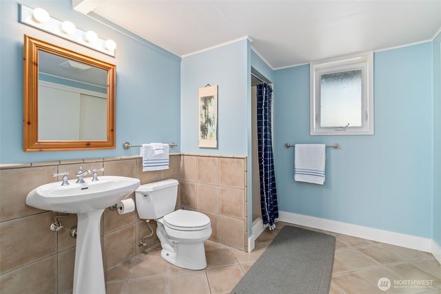 2556 Sunlight Beach Road, Clinton, WA 98236