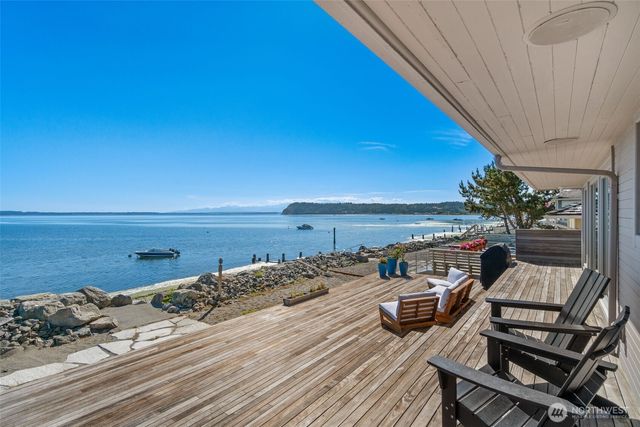 2556 Sunlight Beach Road, Clinton, WA 98236