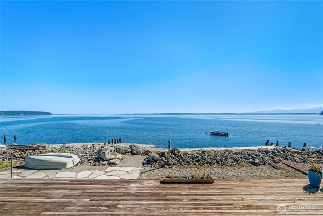 2556 Sunlight Beach Road, Clinton, WA 98236