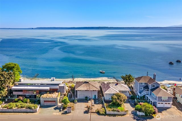 2556 Sunlight Beach Road, Clinton, WA 98236