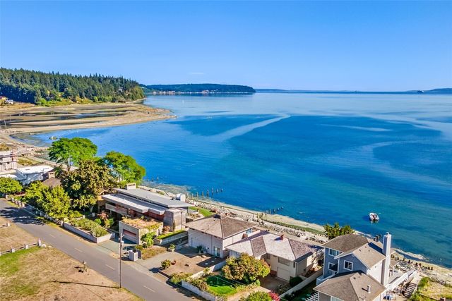 2556 Sunlight Beach Road, Clinton, WA 98236