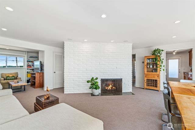 2556 Sunlight Beach Road, Clinton, WA 98236