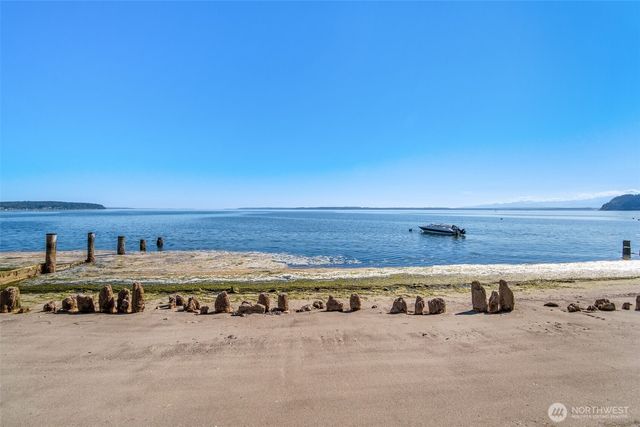 2556 Sunlight Beach Road, Clinton, WA 98236