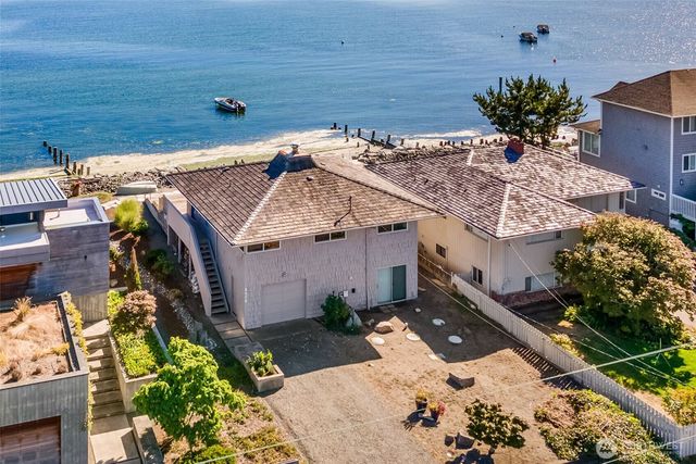 2556 Sunlight Beach Road, Clinton, WA 98236