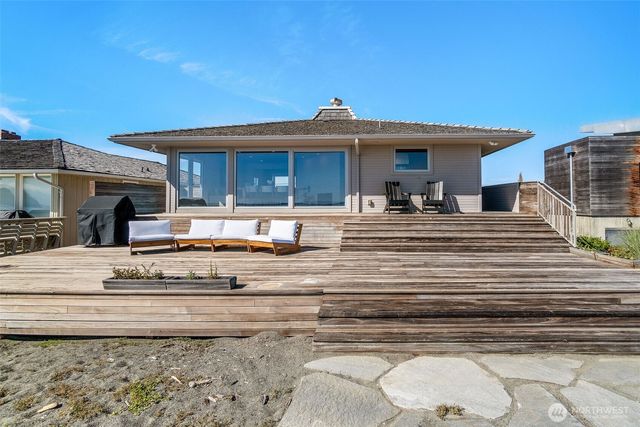 2556 Sunlight Beach Road, Clinton, WA 98236