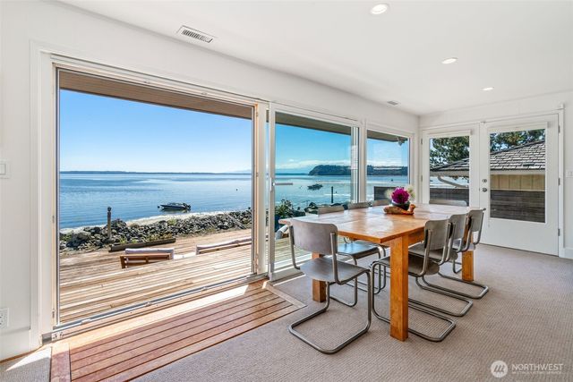 2556 Sunlight Beach Road, Clinton, WA 98236