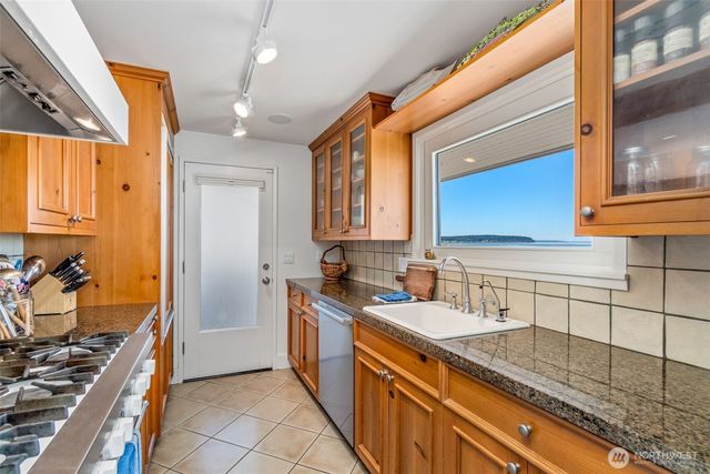 2556 Sunlight Beach Road, Clinton, WA 98236