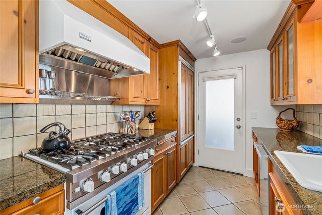 2556 Sunlight Beach Road, Clinton, WA 98236