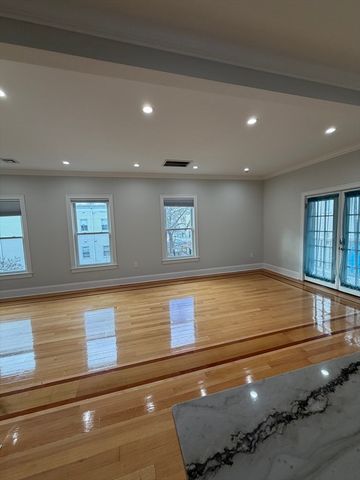27 Lyon St 3, Boston, MA 02122