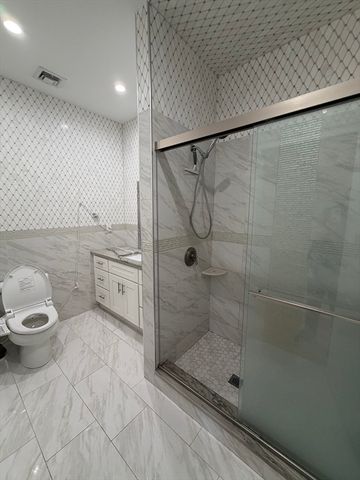 27 Lyon St 3, Boston, MA 02122