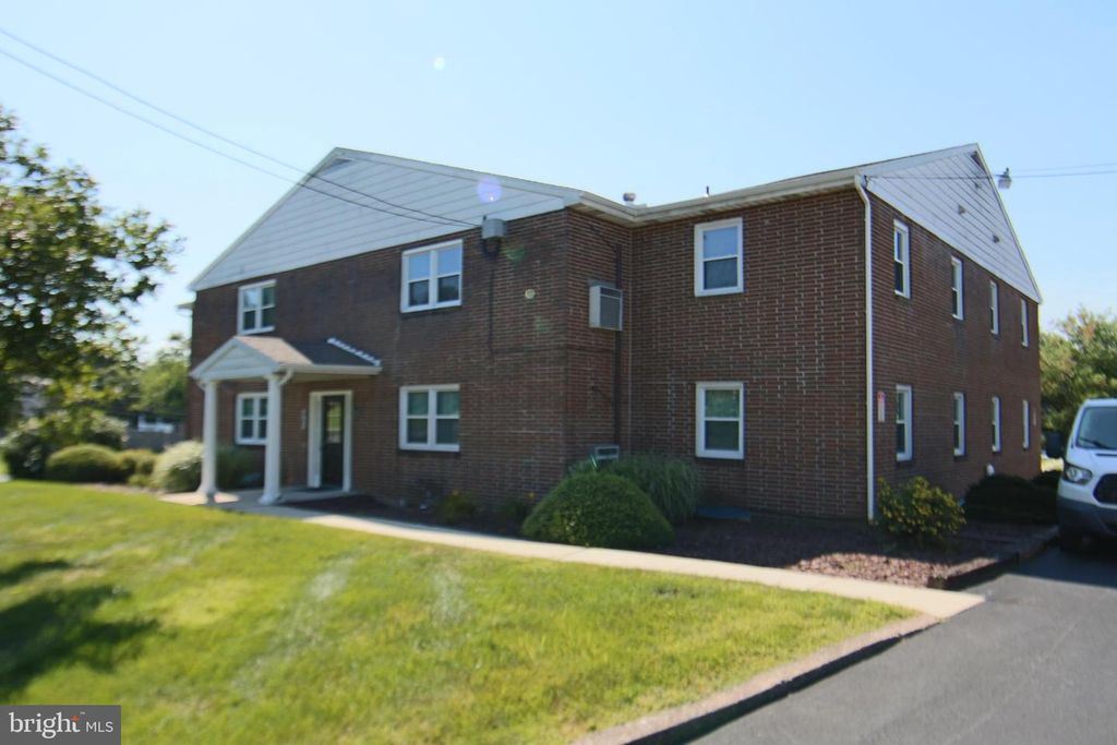 6890 CLEARFIELD ST, Harrisburg, PA 17111