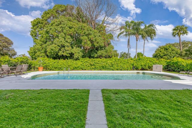 10355 Seagrape Way, Palm Beach Gardens, FL 33418