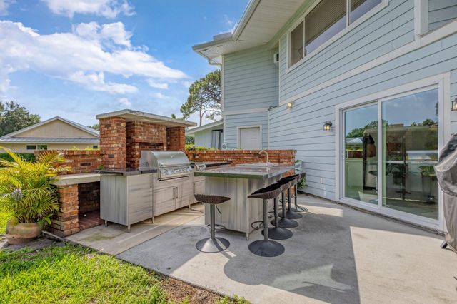 10355 Seagrape Way, Palm Beach Gardens, FL 33418