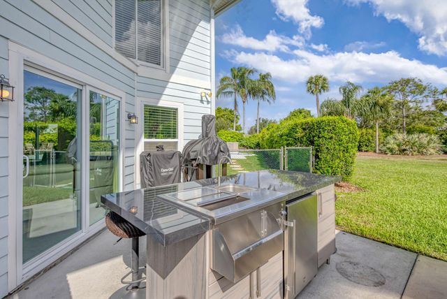 10355 Seagrape Way, Palm Beach Gardens, FL 33418