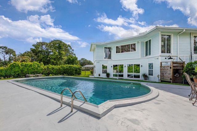 10355 Seagrape Way, Palm Beach Gardens, FL 33418