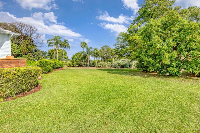10355 Seagrape Way, Palm Beach Gardens, FL 33418