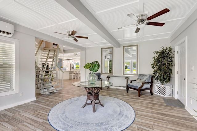 10355 Seagrape Way, Palm Beach Gardens, FL 33418