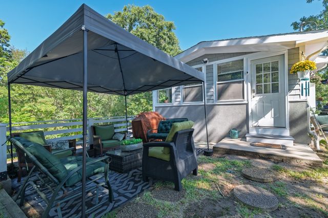 19 Ames Island Rd, Wareham, MA 02571