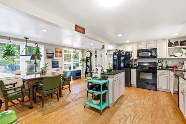 19 Ames Island Rd, Wareham, MA 02571