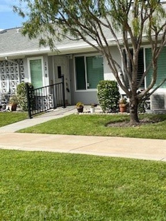 13824 Fresh Meadow Ln., M3-13B, Seal Beach, CA 90740