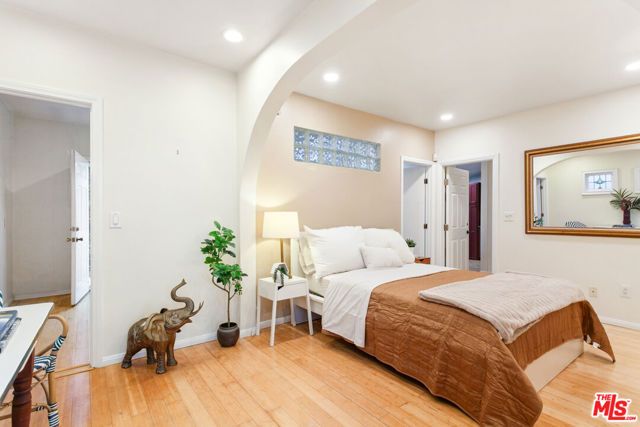 1147 Wilcox Place, Los Angeles, CA 90038