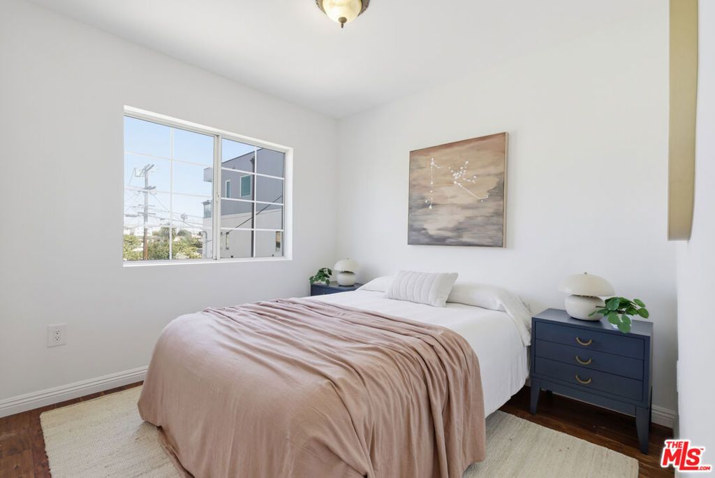 Image 10 of property listing at 640 Parkman Avenue, Los Angeles, CA 90026