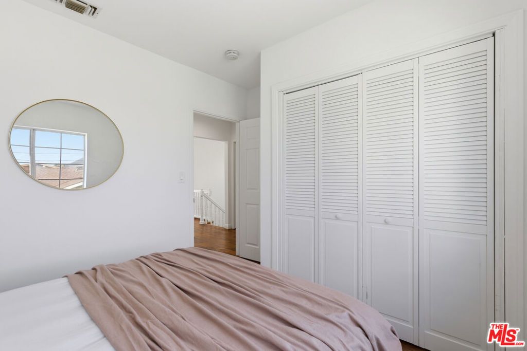 Image 11 of property listing at 640 Parkman Avenue, Los Angeles, CA 90026