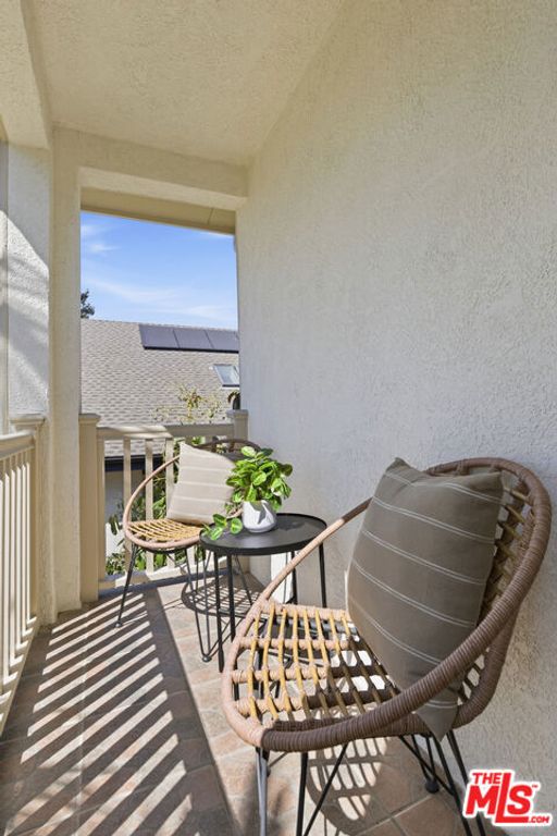Image 17 of property listing at 640 Parkman Avenue, Los Angeles, CA 90026