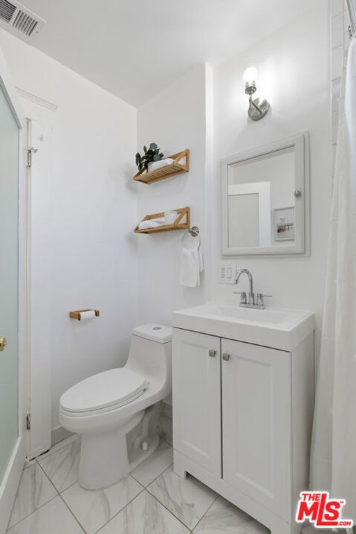 Image 18 of property listing at 640 Parkman Avenue, Los Angeles, CA 90026