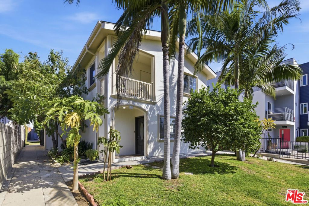 Image 2 of property listing at 640 Parkman Avenue, Los Angeles, CA 90026
