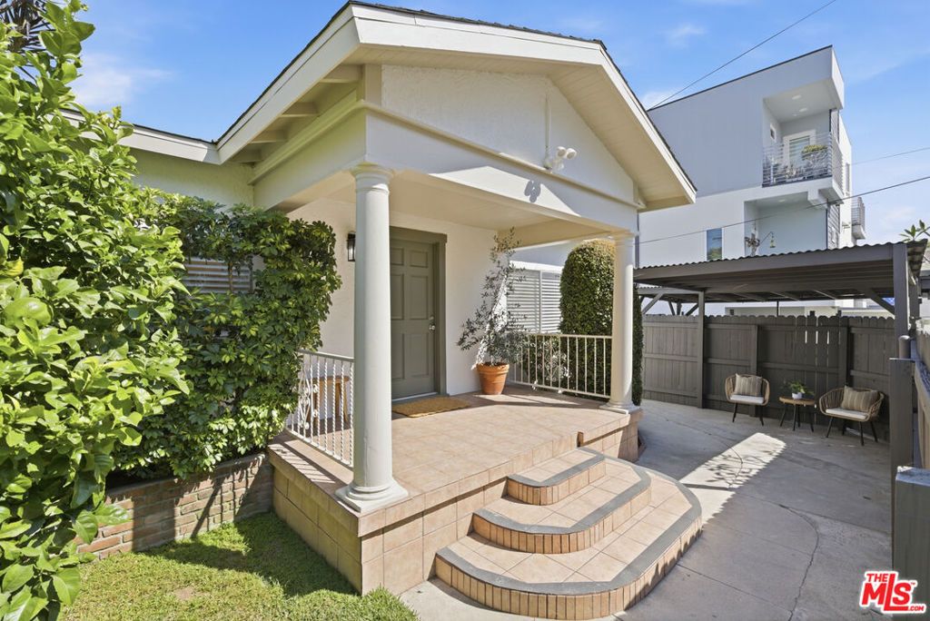 Image 20 of property listing at 640 Parkman Avenue, Los Angeles, CA 90026