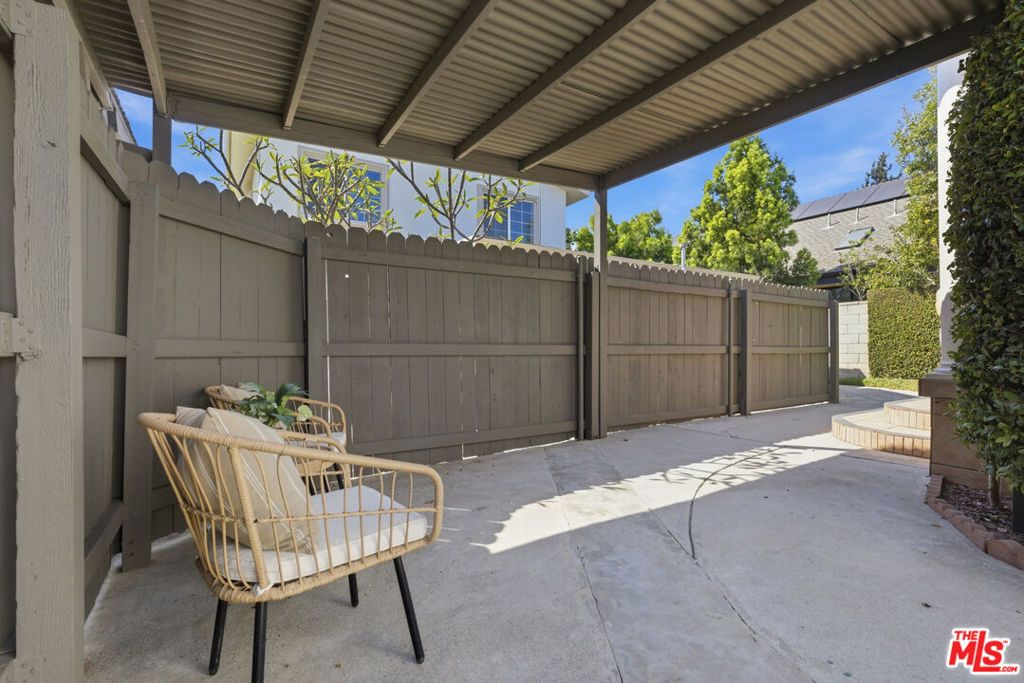 Image 22 of property listing at 640 Parkman Avenue, Los Angeles, CA 90026