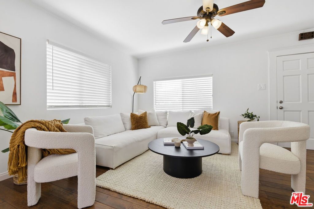 Image 24 of property listing at 640 Parkman Avenue, Los Angeles, CA 90026