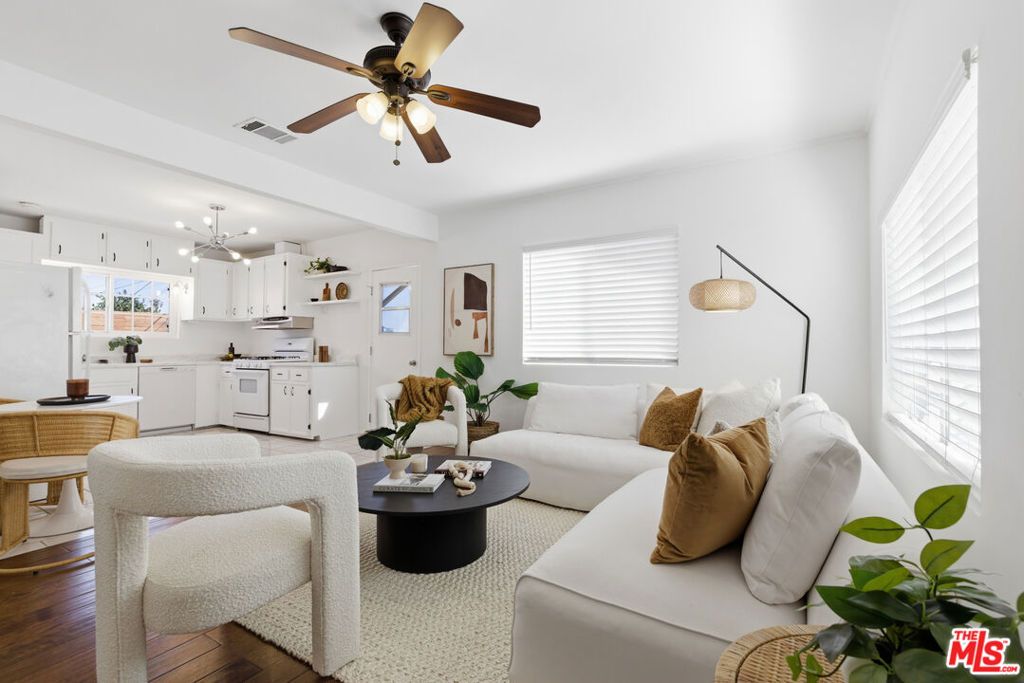 Image 26 of property listing at 640 Parkman Avenue, Los Angeles, CA 90026