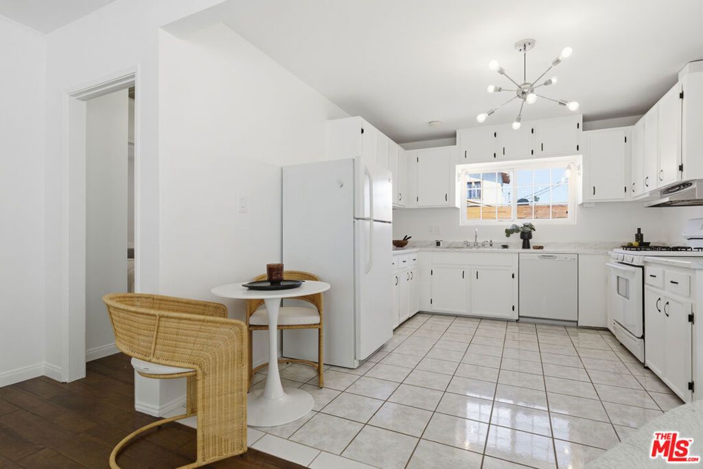 Image 28 of property listing at 640 Parkman Avenue, Los Angeles, CA 90026