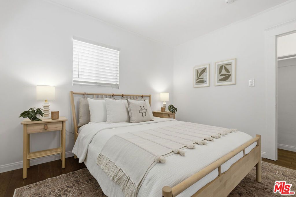Image 31 of property listing at 640 Parkman Avenue, Los Angeles, CA 90026