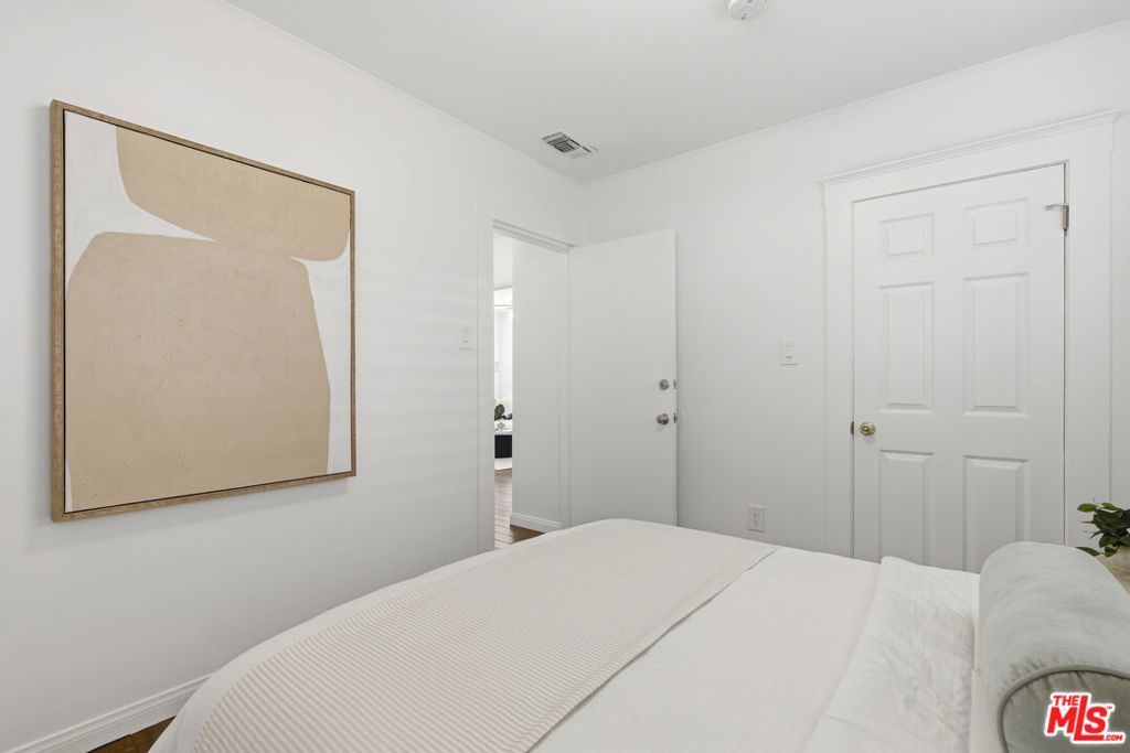 Image 33 of property listing at 640 Parkman Avenue, Los Angeles, CA 90026