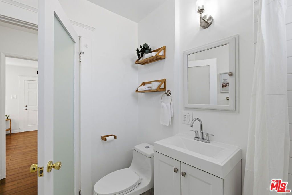 Image 34 of property listing at 640 Parkman Avenue, Los Angeles, CA 90026