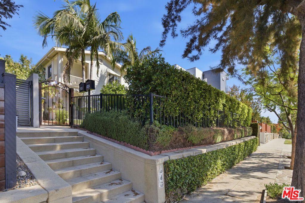 Image 40 of property listing at 640 Parkman Avenue, Los Angeles, CA 90026