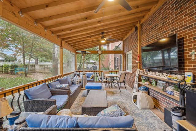 2002 Glastonbury Dr, Franklin, TN 37069