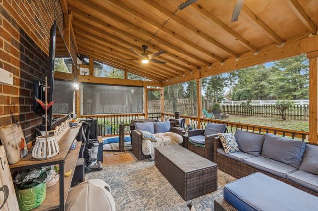 2002 Glastonbury Dr, Franklin, TN 37069