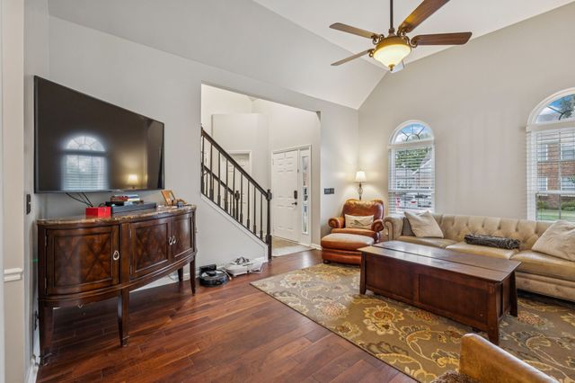 2002 Glastonbury Dr, Franklin, TN 37069