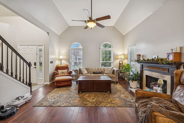 2002 Glastonbury Dr, Franklin, TN 37069