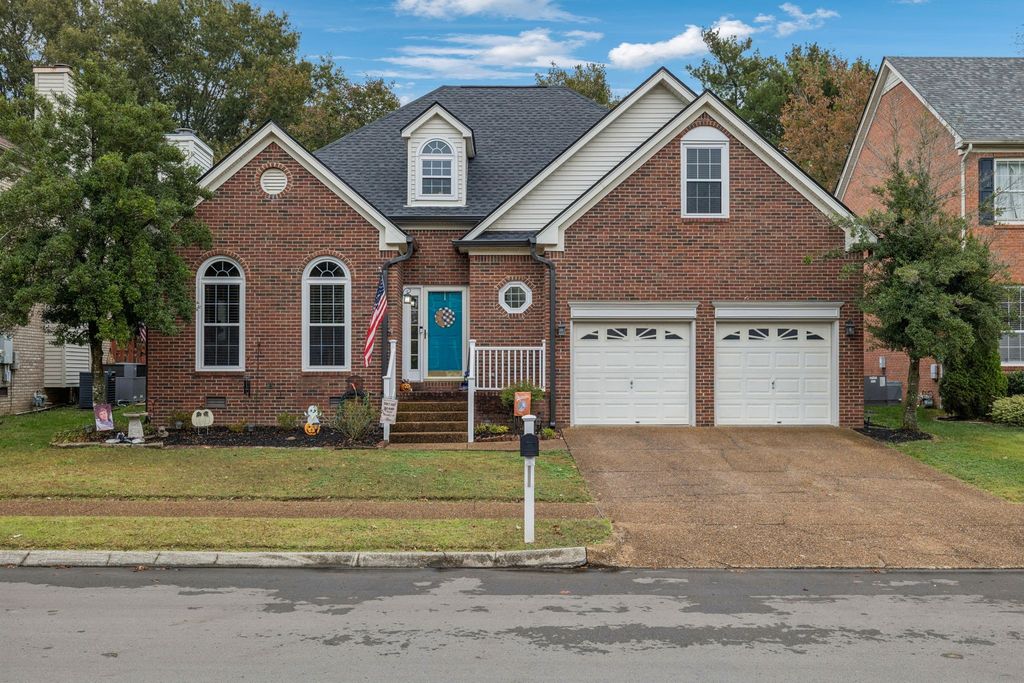 2002 Glastonbury Dr, Franklin, TN 37069