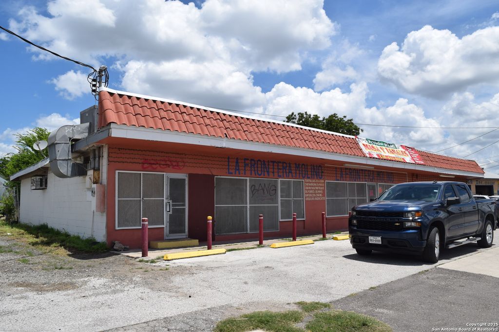 727 Historic Old Hwy 90, San Antonio, TX 78237